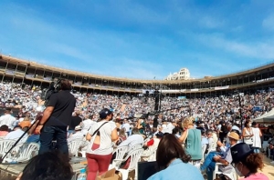 El PP vuelve a llenar la plaza de toros de Valéncia: Más de 9.000 personas