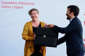 Educación paga libros 10 veces más caros a entidad catalanista para financiarla
